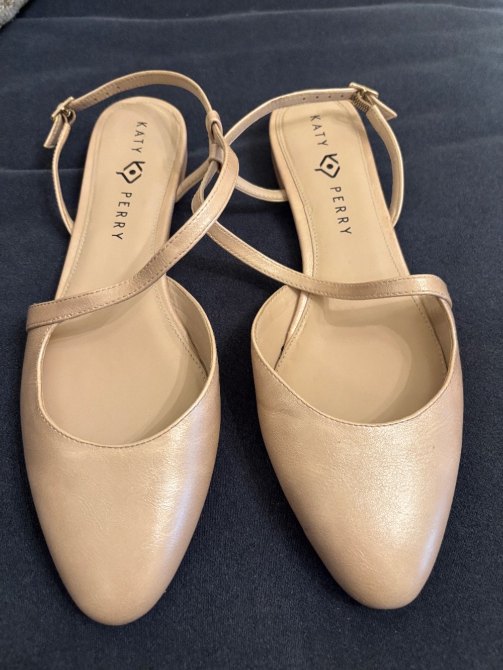 CREAMY COLOR FLATS WITH STRAP